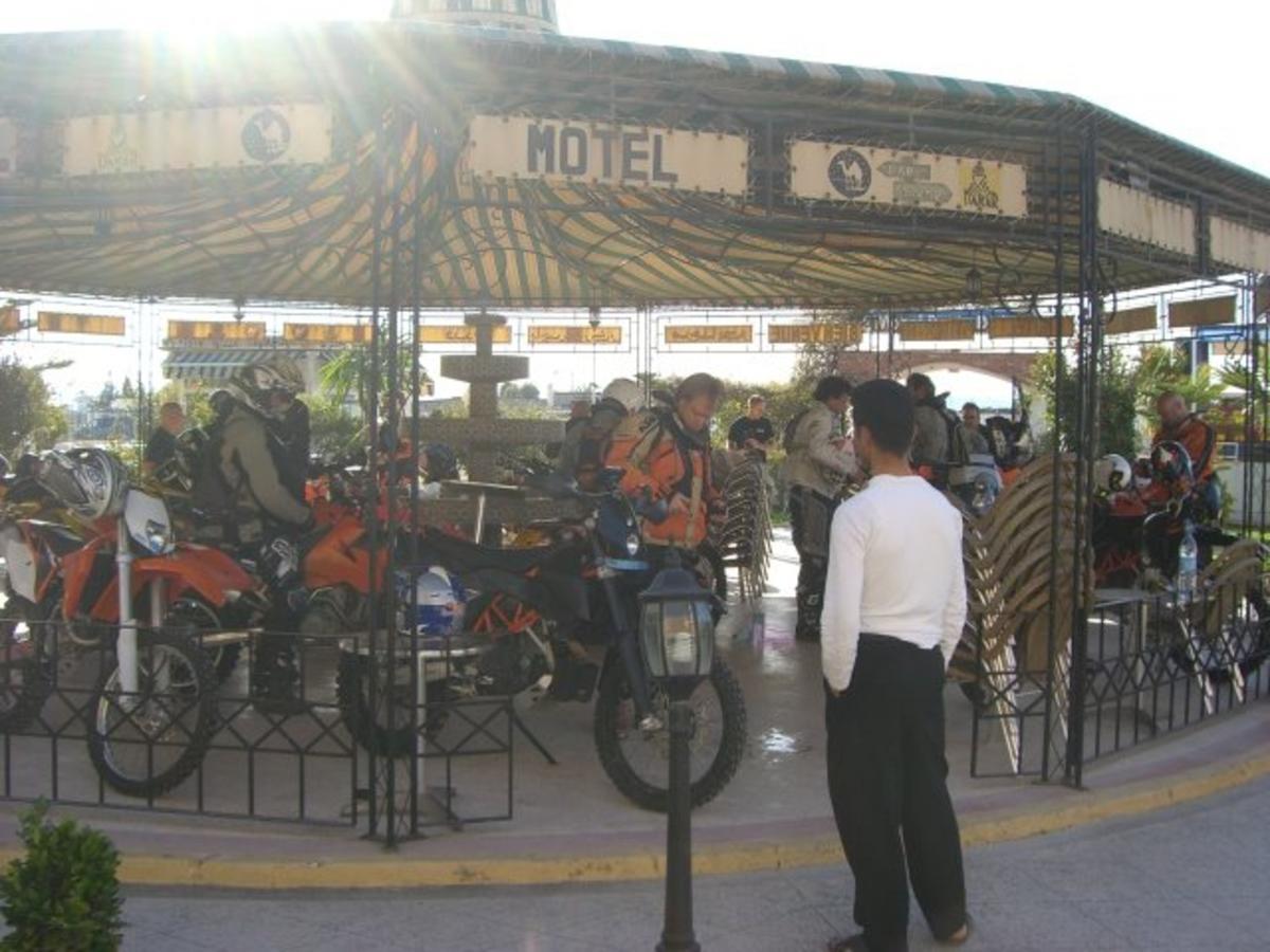 Motel Paris Dakar Selouane Kültér fotó